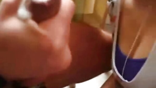 Die Skanky-Schlampen Kiki, frau nackt dick Tess und Bets werden bei einem Hardcore-Gruppensex richtig durchgefickt