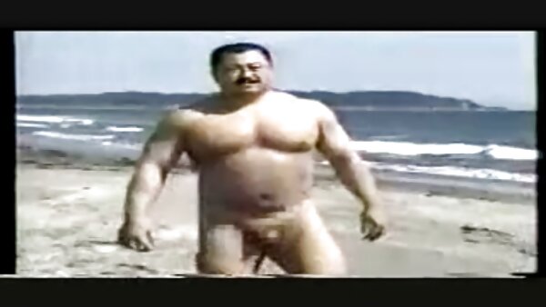 Brünette MILF mit dicken Brüsten beglückt jungen reichen Boy mit kräftigem dicke frauen nackt am strand BJ